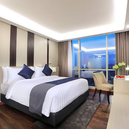 Aston Kartika Grogol Hotel & Conference Center Джакарта Екстер'єр фото