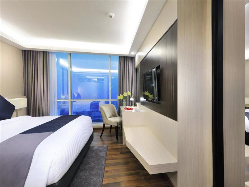 Aston Kartika Grogol Hotel & Conference Center Джакарта Екстер'єр фото